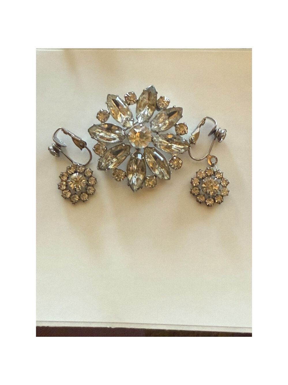VINTAGE SILVERTONE CRYSTALS FLORAL BROOCH PIN with clip on earrings - Picture 12 of 13